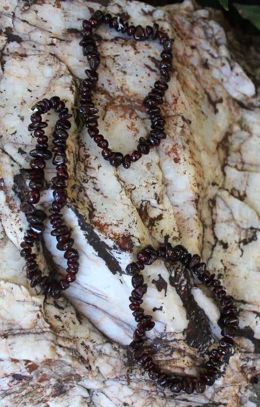 Bracelet - Garnet Crystal Stone - chip bracelet